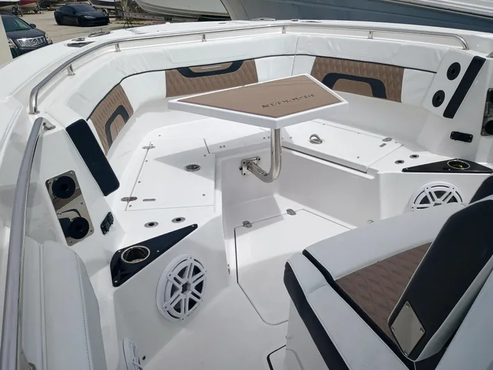 272-499 Yacht Photos Pics 2025 Blackfin 272 CC boat interior with seating and table, featuring modern design and amenities.