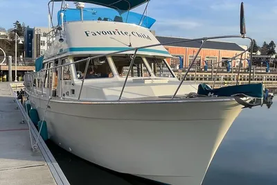 Tollycraft 34 Tri-Cabin