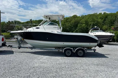 Seaswirl Striper 2301 Walkaround I/O