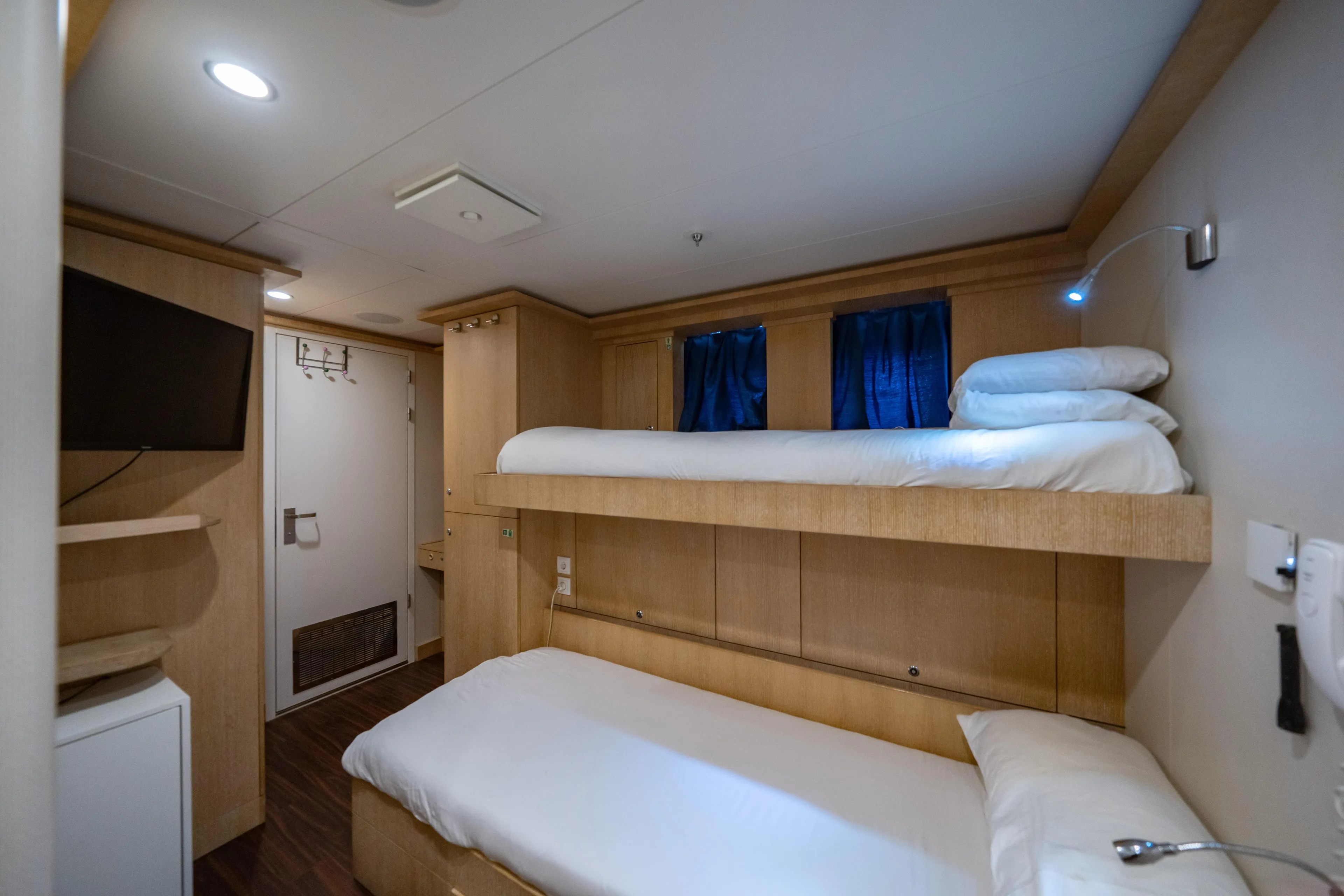 Axioma Yacht Photos Pics Luxurious 2013 Dunya Yacht cabin with bunk beds, TV, and modern amenities.