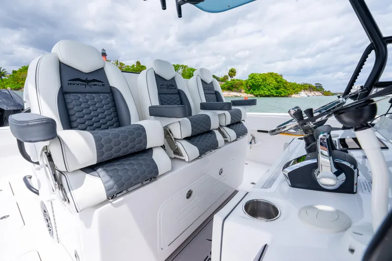 Kroppdustr Yacht Photos Pics 2023 Invincible 37 Catamaran luxury seating and helm station.