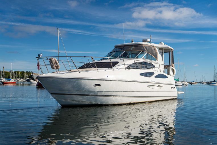 2010-45-cruisers-yachts-455-express-motor-yacht