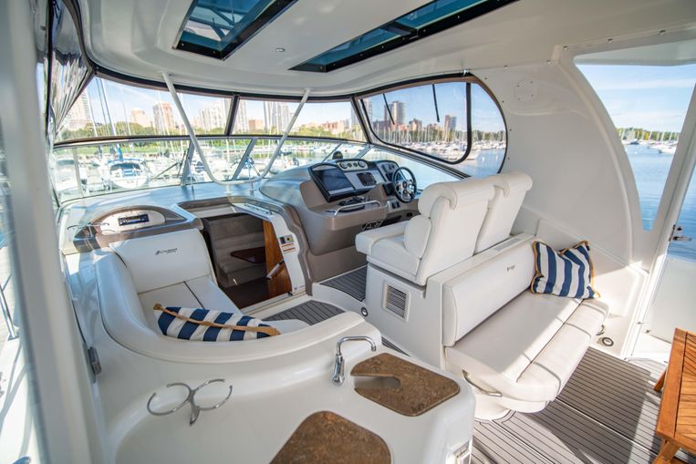 2010-45-cruisers-yachts-455-express-motor-yacht