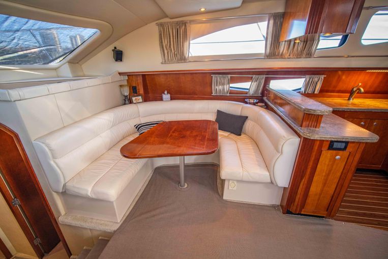 2010-45-cruisers-yachts-455-express-motor-yacht