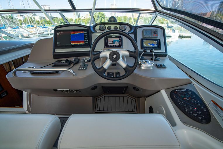 2010-45-cruisers-yachts-455-express-motor-yacht