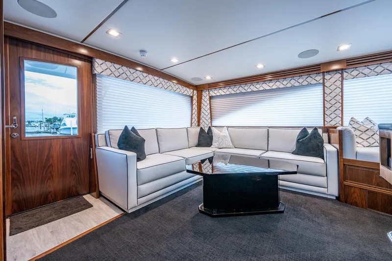 Kemosabe Yacht Photos Pics Viking 68 KEMOSABE - Salon Sofa