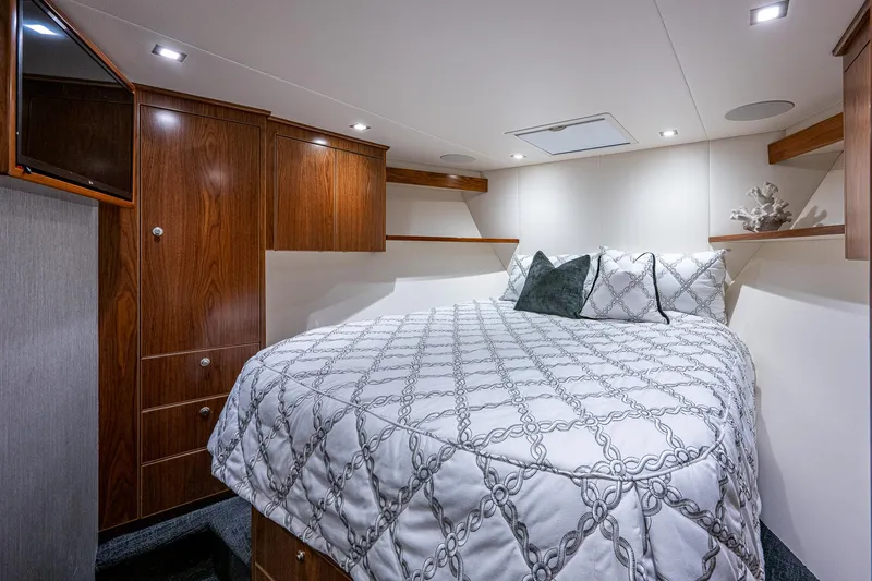 Kemosabe Yacht Photos Pics Viking 68 KEMOSABE - Forward Stateroom Berth
