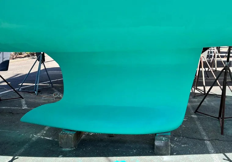 Yumi III Yacht Photos Pics Beneteau 423 sailboat keel, 2005 model, on dry dock for maintenance.