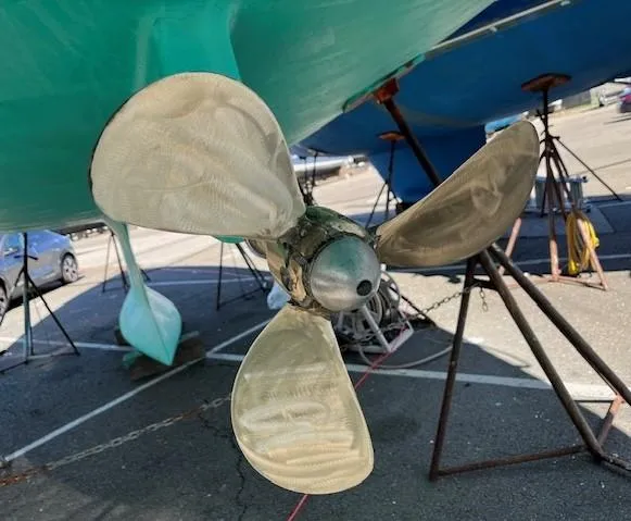 Yumi III Yacht Photos Pics Propeller of a 2005 Beneteau 423 sailboat on dry dock.