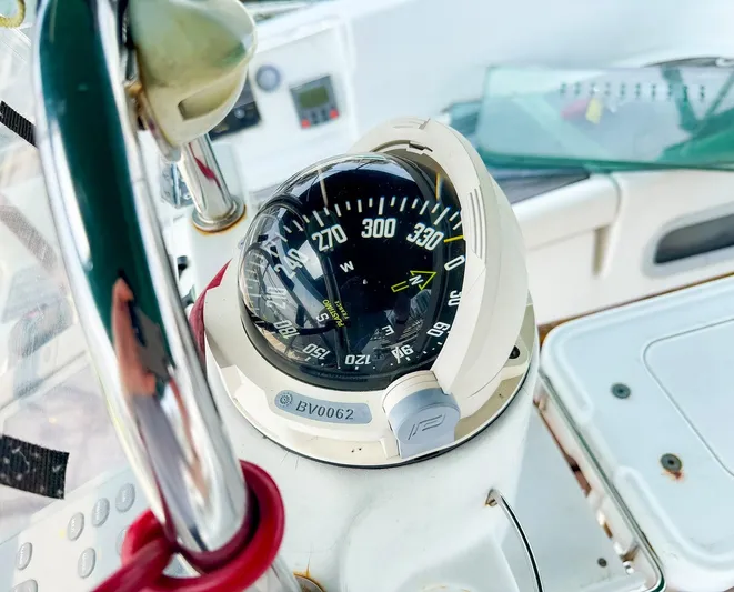 Yumi III Yacht Photos Pics Compass on 2005 Beneteau 423 yacht dashboard, showing navigation details.