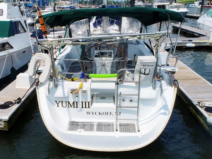 Yumi III Yacht Photos Pics 2005 Beneteau 423 sailboat docked, rear view, named "Yumi III" in Wyckoff, NJ.