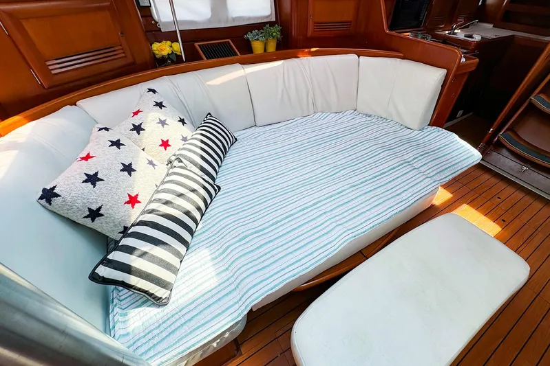 Yumi III Yacht Photos Pics Beneteau 423 yacht interior with cozy seating, striped and star-patterned cushions, 2005 model.