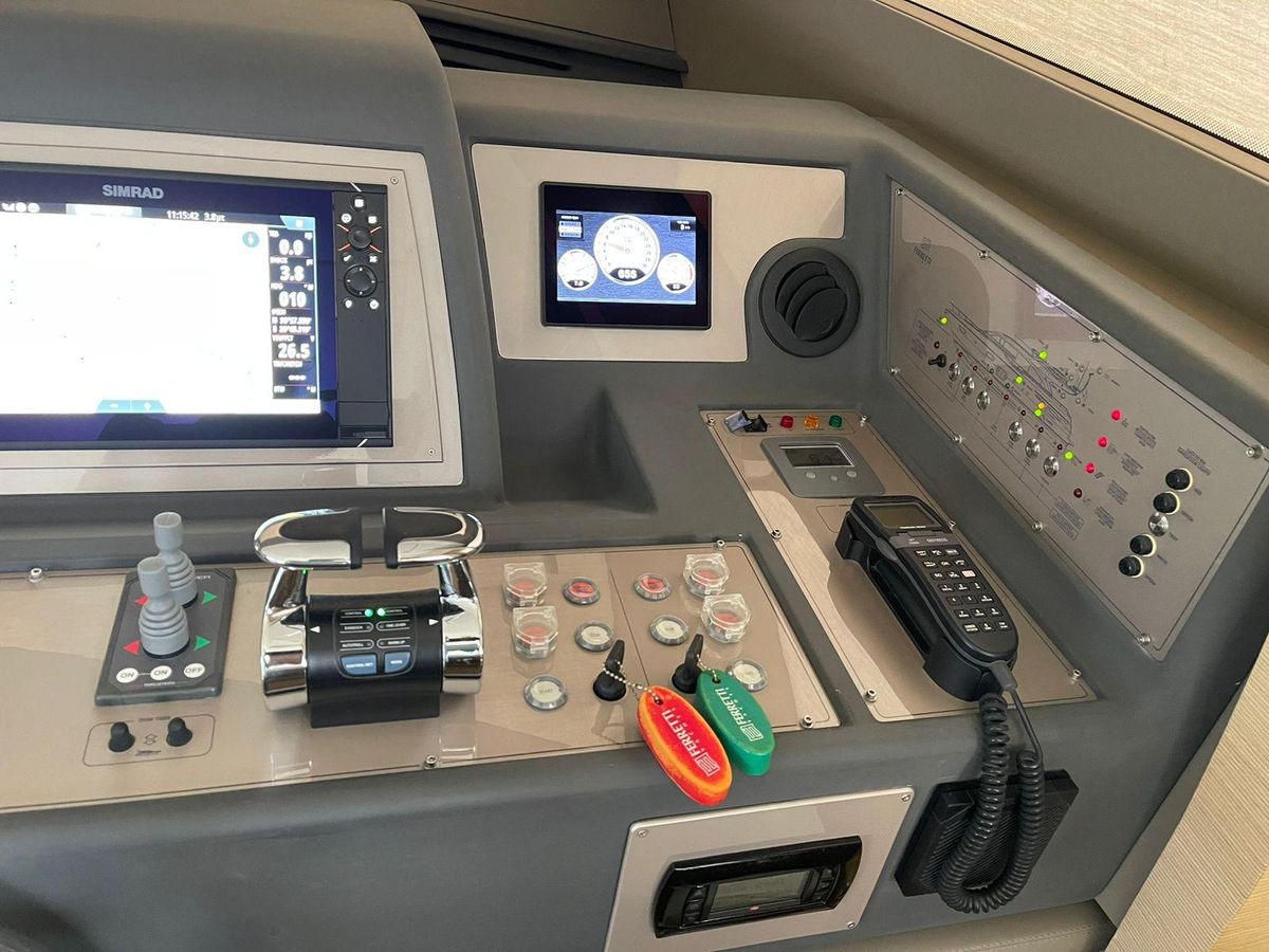 2012 Ferretti Yachts 69 