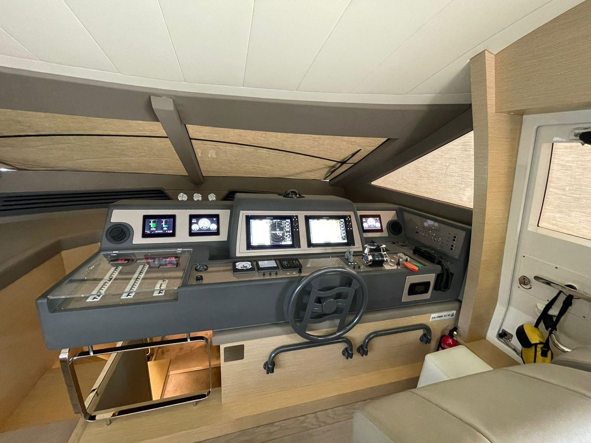 2012 Ferretti Yachts 69 