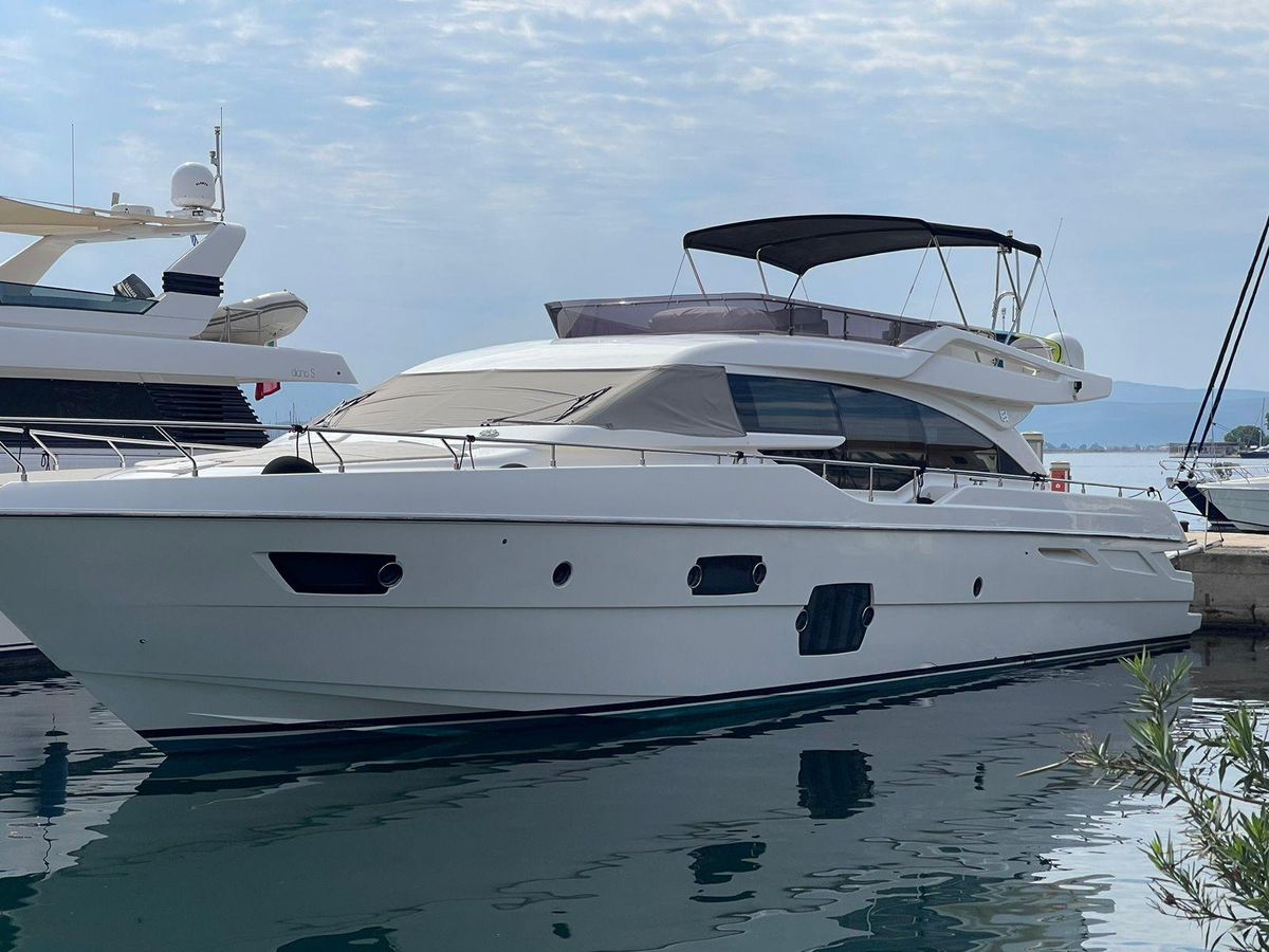 2012 Ferretti Yachts 69 