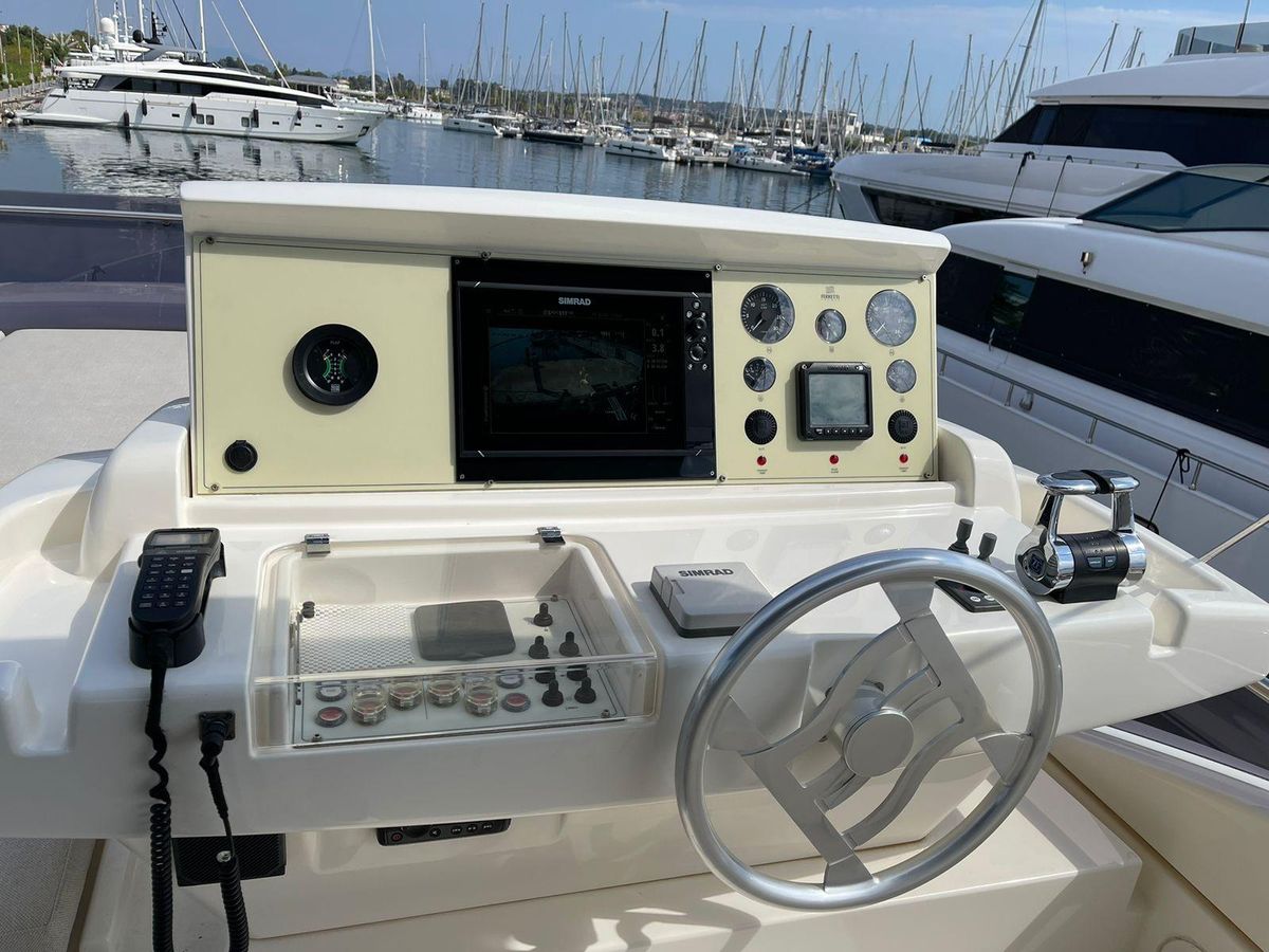 2012 Ferretti Yachts 69 