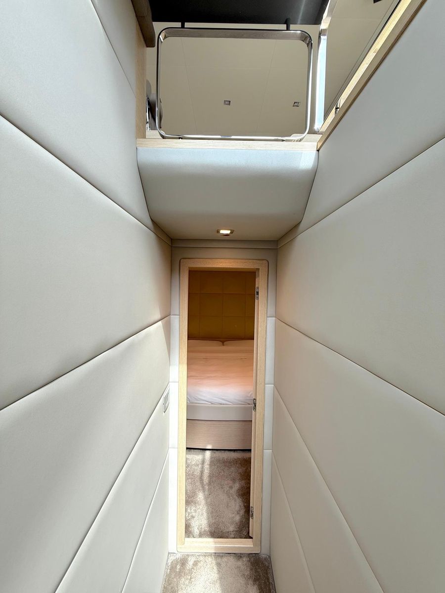 2012 Ferretti Yachts 69 