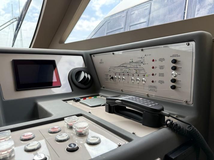2012 Ferretti Yachts 69 