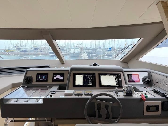 2012 Ferretti Yachts 69 