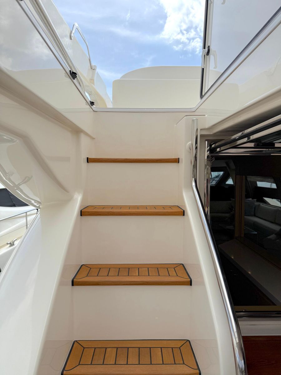 2012 Ferretti Yachts 69 