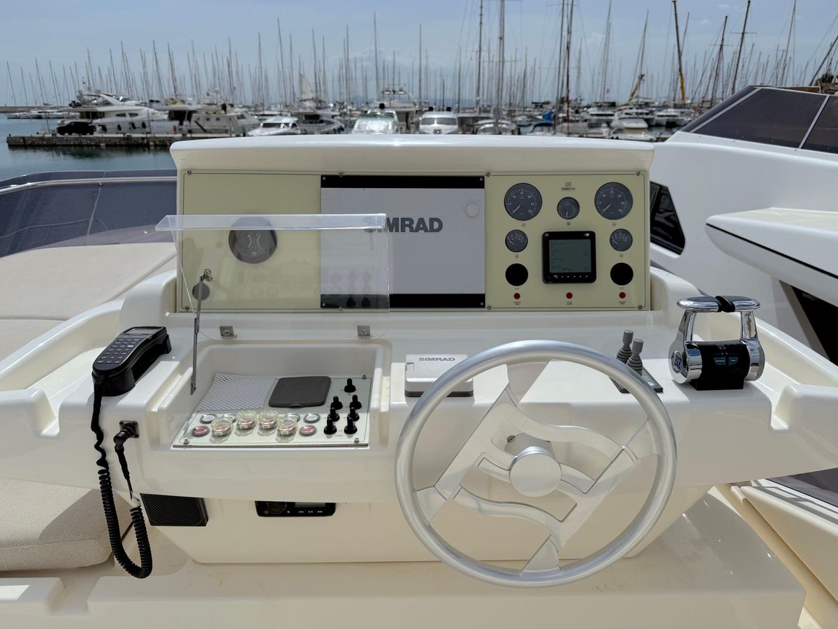 2012 Ferretti Yachts 69 