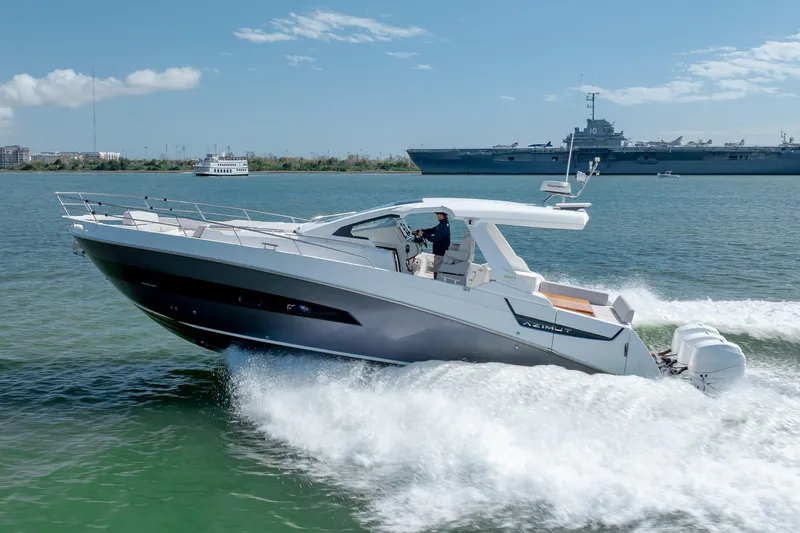  Yacht Photos Pics 2019 Azimut Verve 40 yacht cruising on open water, showcasing sleek design and performance.