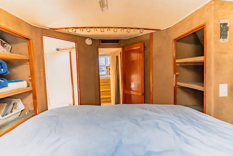  Yacht Photos Pics Interior cabin of 1988 Ocean Yachts 48 Super Sport with cozy bed and wooden shelves.