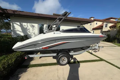 2019 Yamaha Boats AR195