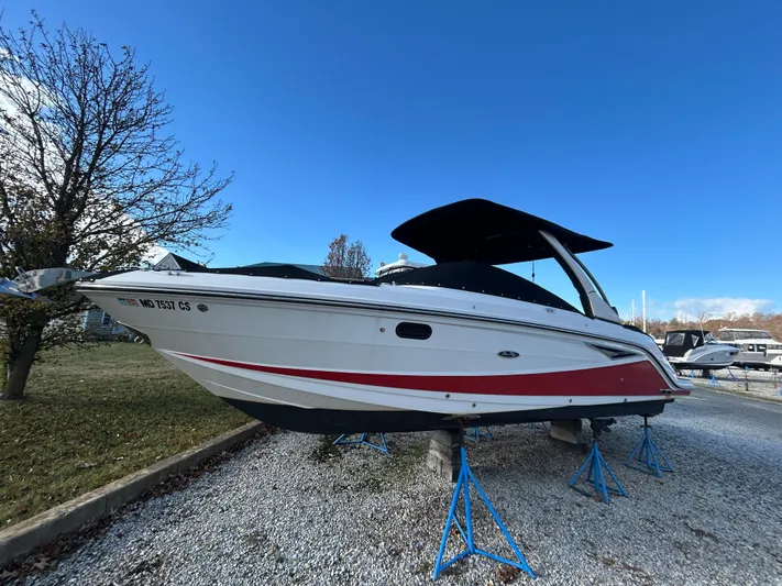  Yacht Photos Pics 2018 Sea Ray SLX 280 boat on stands, white with red stripe, clear blue sky.