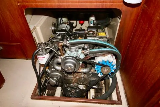 Solasta Yacht Photos Pics Engine compartment of a 1997 Island Packet 350 sailboat, featuring a Yanmar engine.