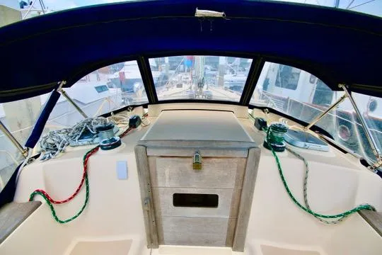 Solasta Yacht Photos Pics Cockpit of 1997 Island Packet 350 sailboat with ropes and winches.