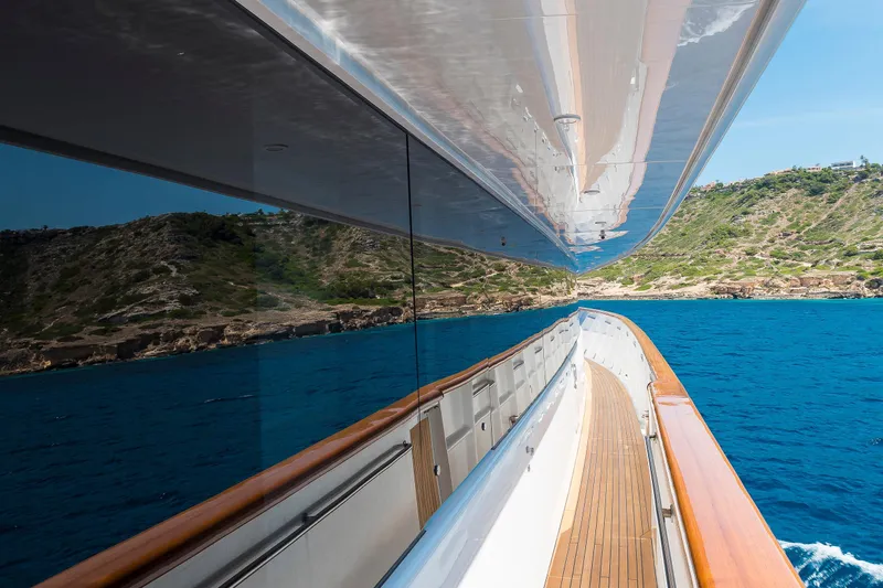 Claudia Berruto Yacht Photos Pics Luxury yacht Baglietto M/Y 32 D, 2001, reflecting ocean and coastline.