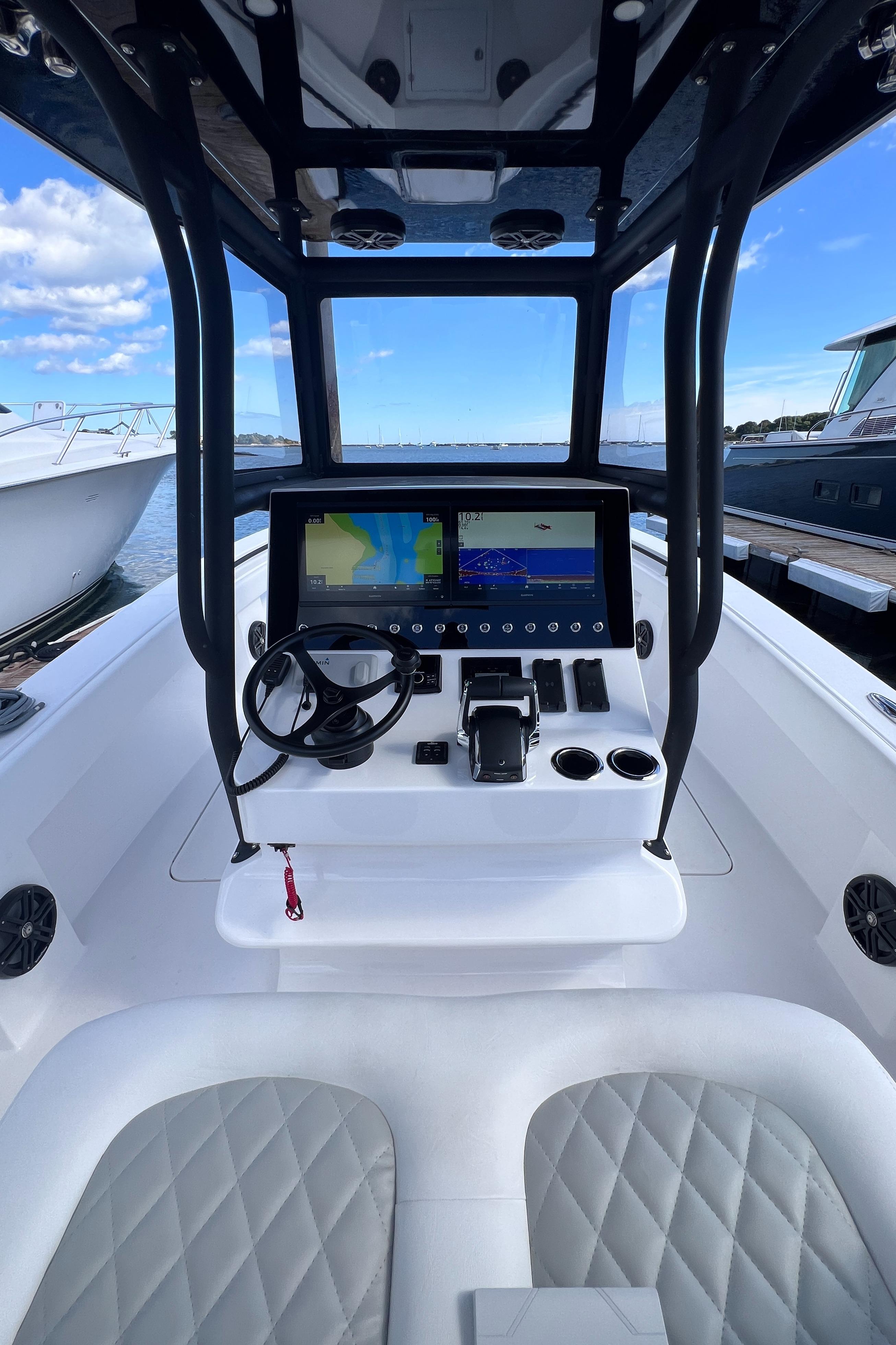 2025 Reef Runner 280 boat cockpit with modern navigation system and dual seats.