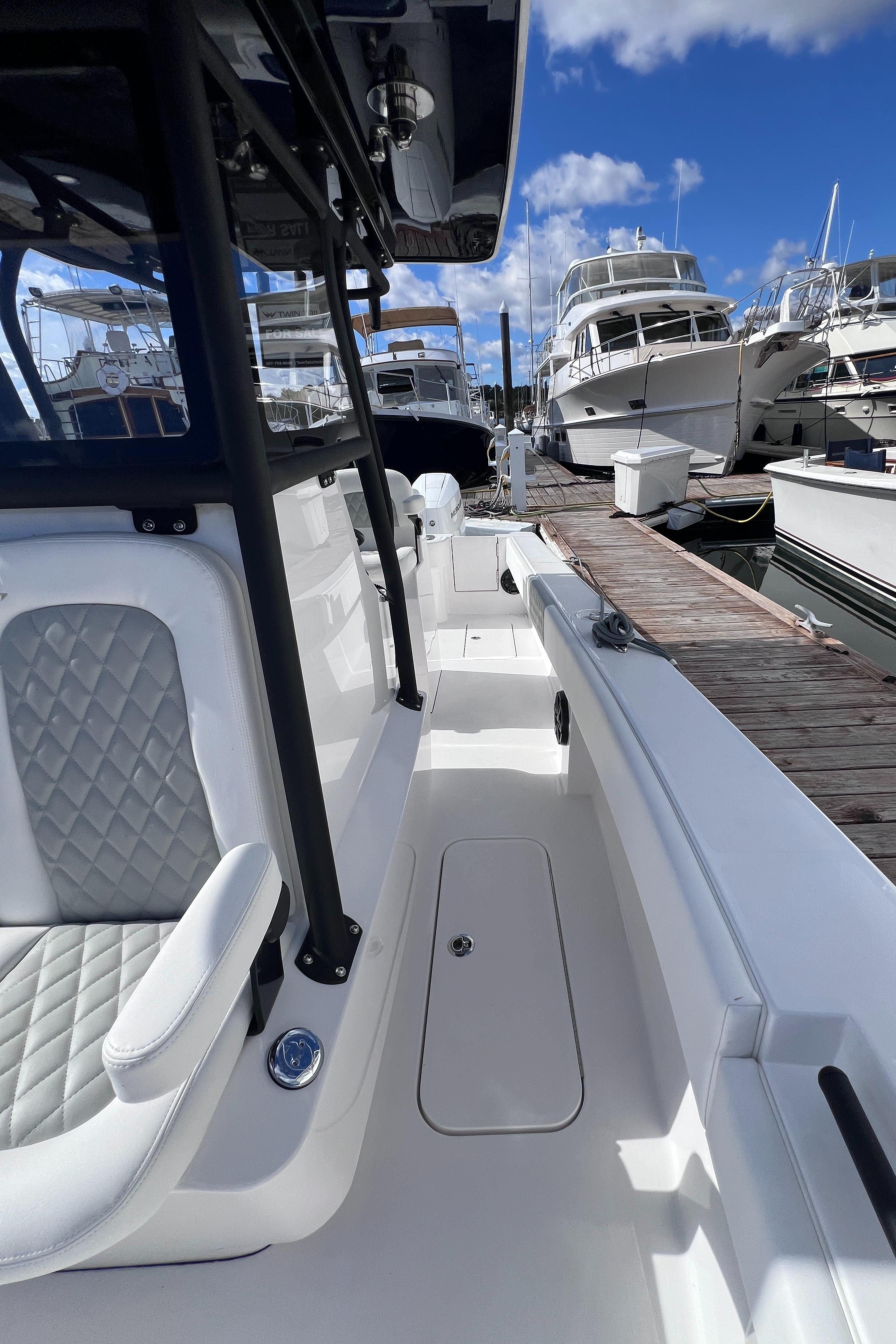2025 Reef Runner 280 boat docked, featuring sleek design and comfortable seating.