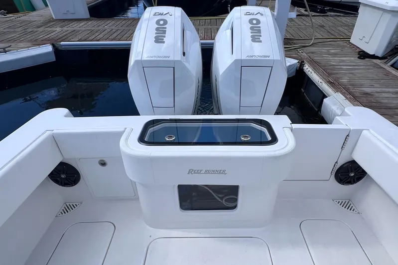  Yacht Photos Pics Reef Runner 280 boat, 2025 model, featuring dual outboard motors and spacious deck.
