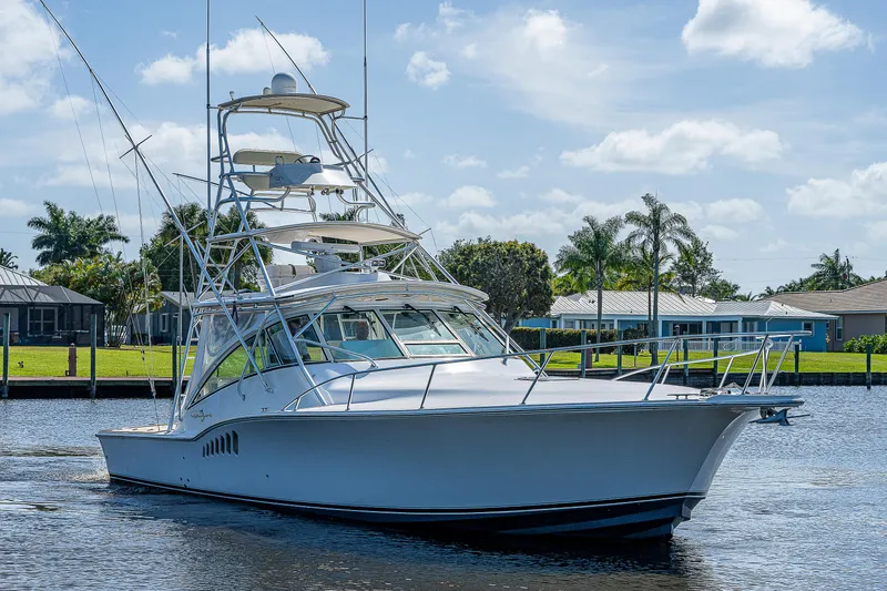Atica Yacht Photos Pics 2005 Albemarle 410 boat on a sunny day in a residential canal.