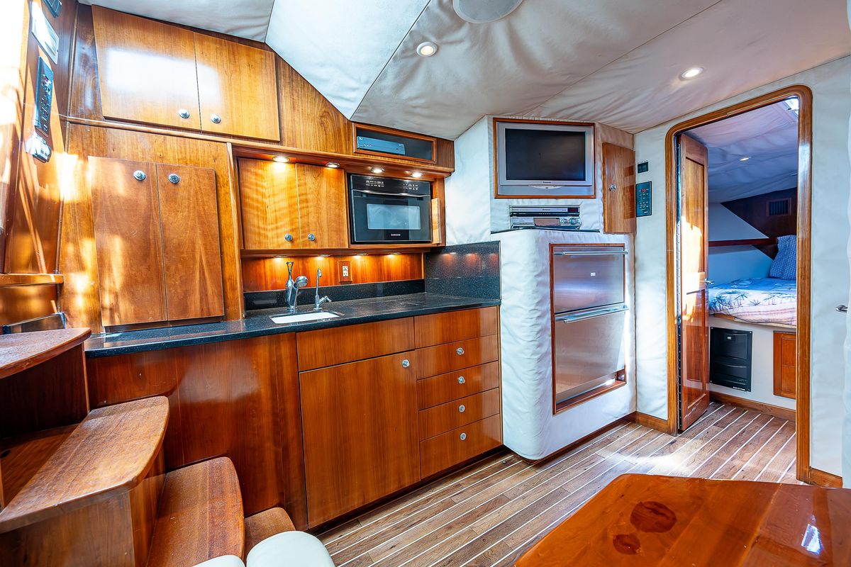 2005 Albemarle 43 