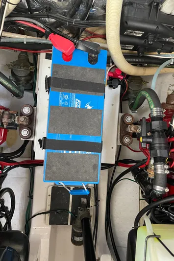  Yacht Photos Pics Engine compartment of a 2006 Four Winns 350 boat, featuring a blue battery.