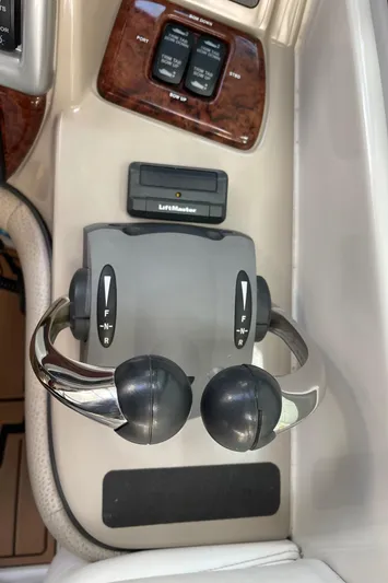  Yacht Photos Pics Throttle controls on a 2006 Four Winns 350 boat dashboard.