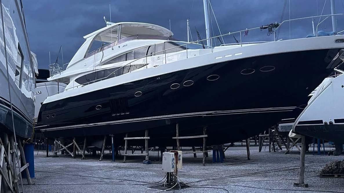 2010 Princess 85 