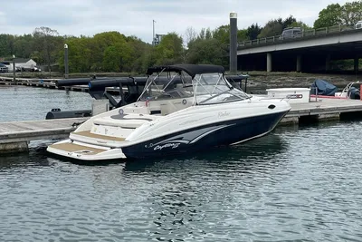 2005 Rinker 232 Captiva