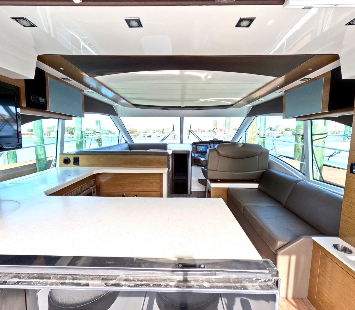 2016 Cruisers Yachts 45 