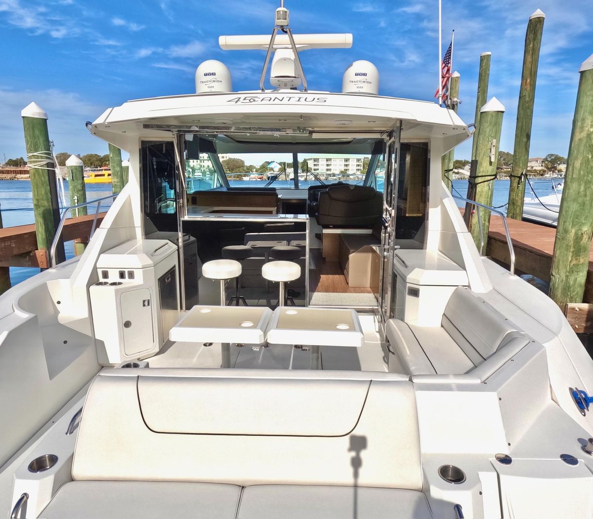 2016 Cruisers Yachts 45 