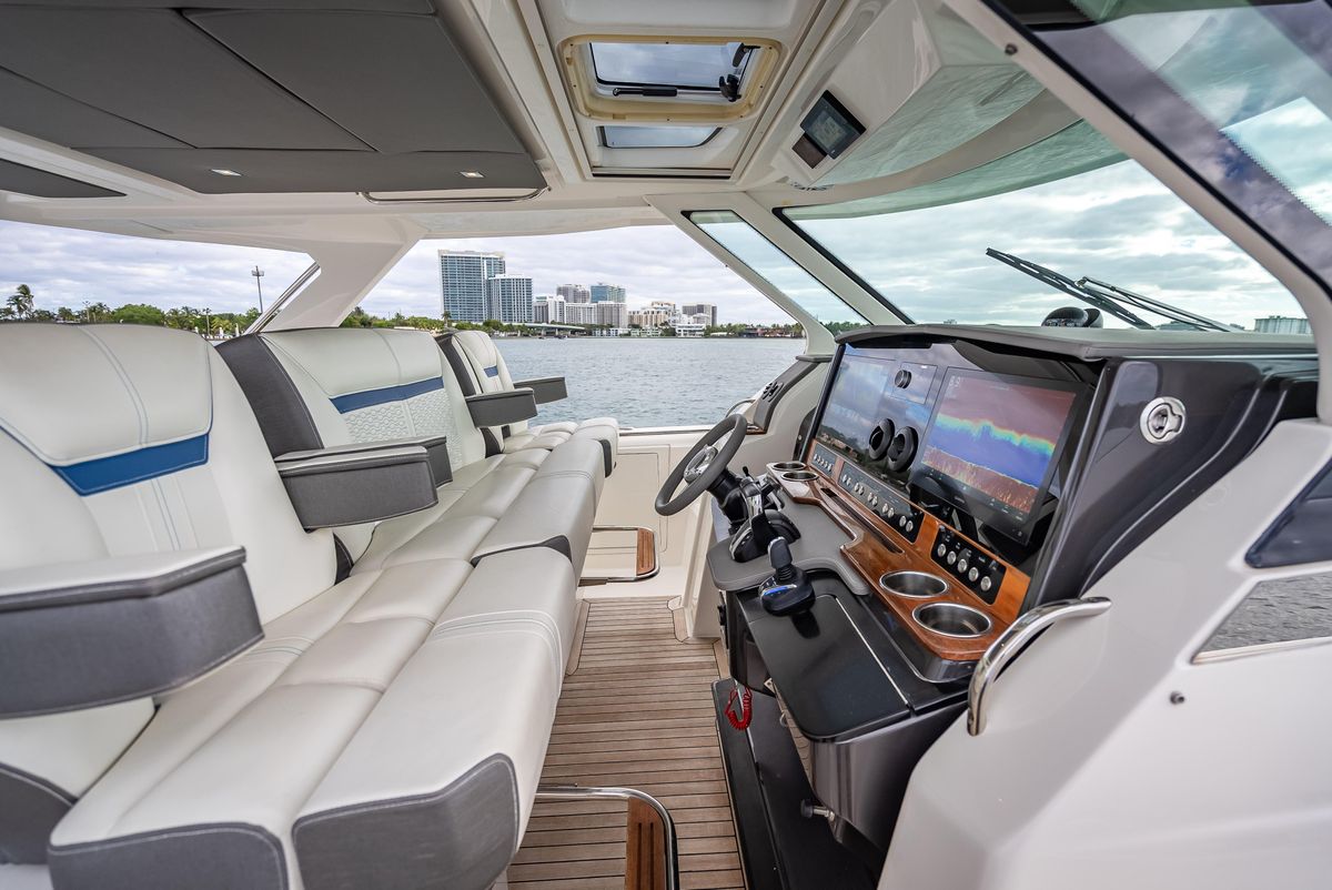 2021 Tiara Sport 43 