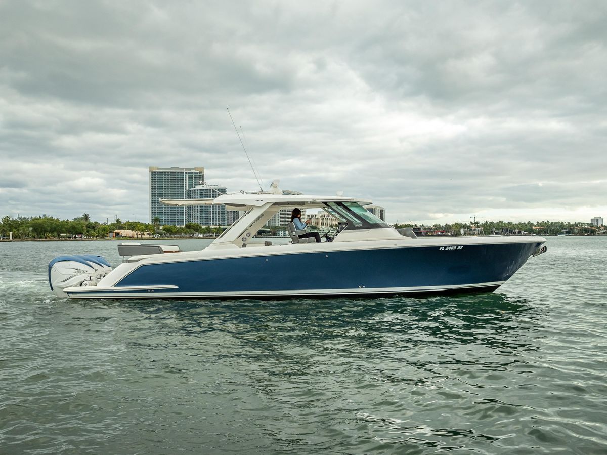 2021 Tiara Sport 43 