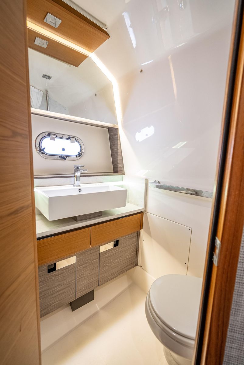 2021 Tiara Sport 43 