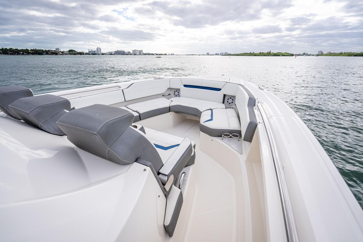 2021 Tiara Sport 43 