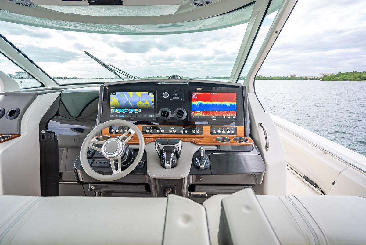 2021 Tiara Sport 43 