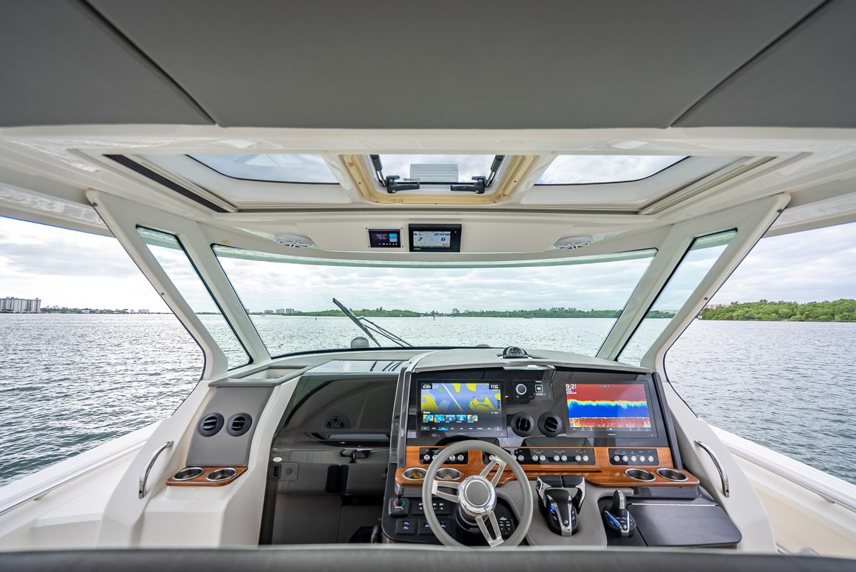 2021 Tiara Sport 43 