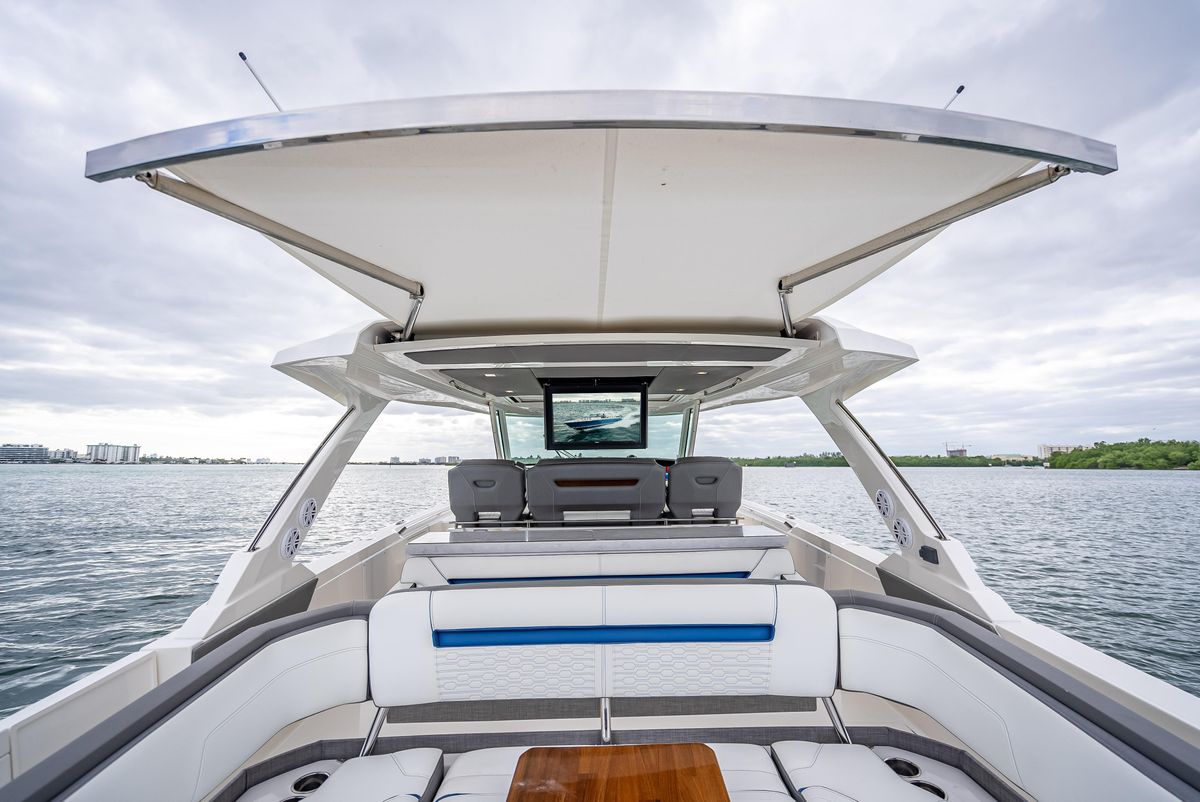 2021 Tiara Sport 43 